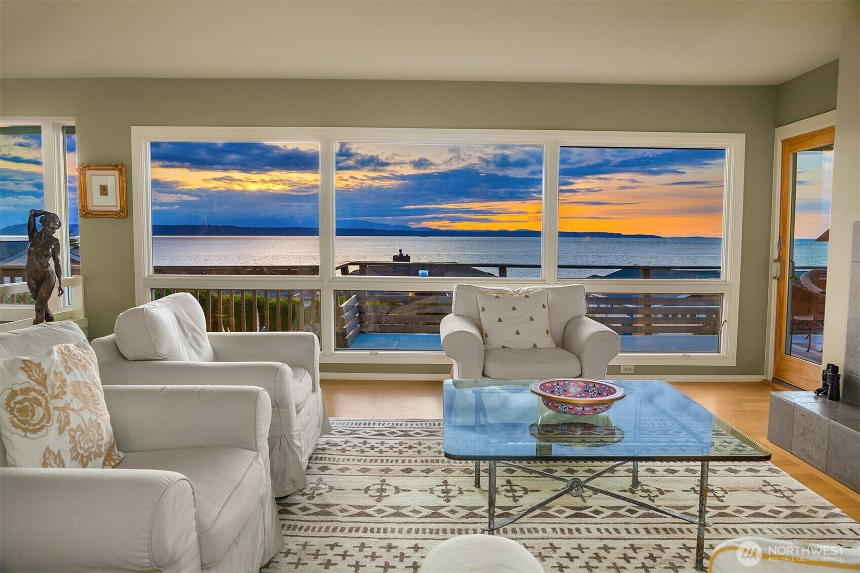 Property Photo: 706 Driftwood Lane WA 98020