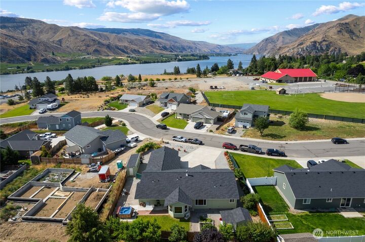 Property Photo:  1010  Crest Loop  WA 98822 