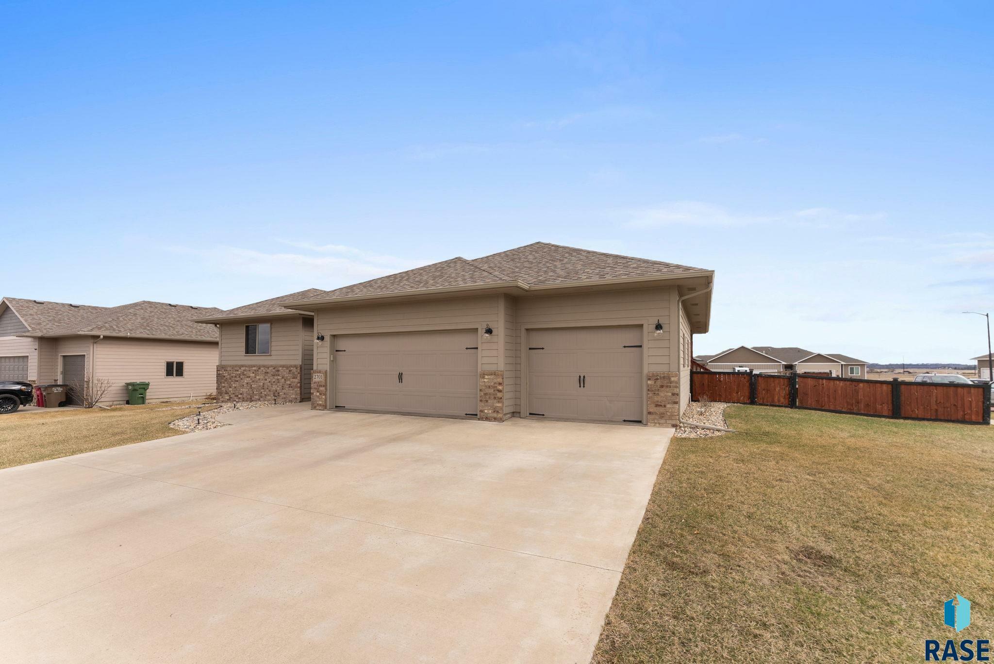 Property Photo: 2701 E Palmer St SD 57005
