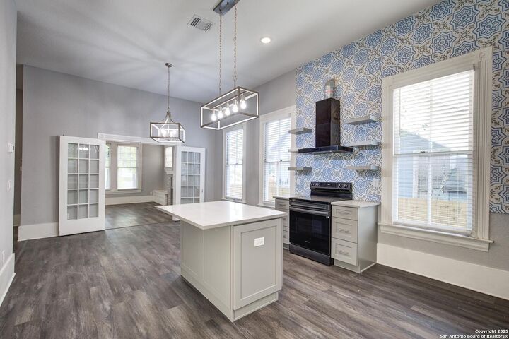 515 Burnet  San Antonio TX 78202 photo