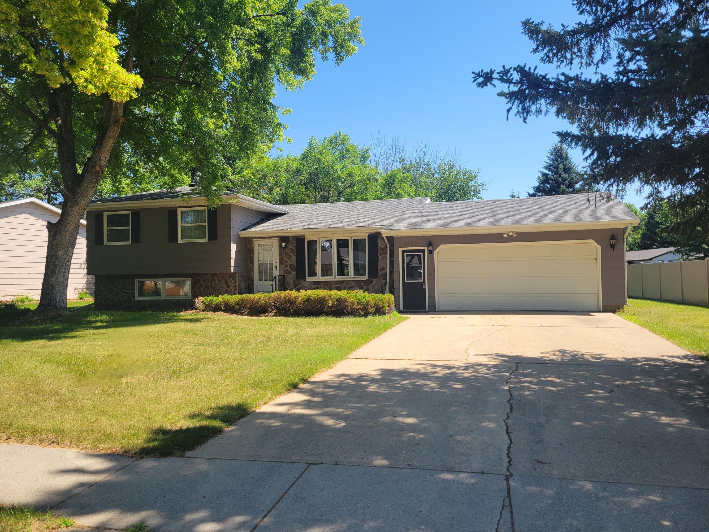 Property Photo: 2106 N Jay St SD 57401