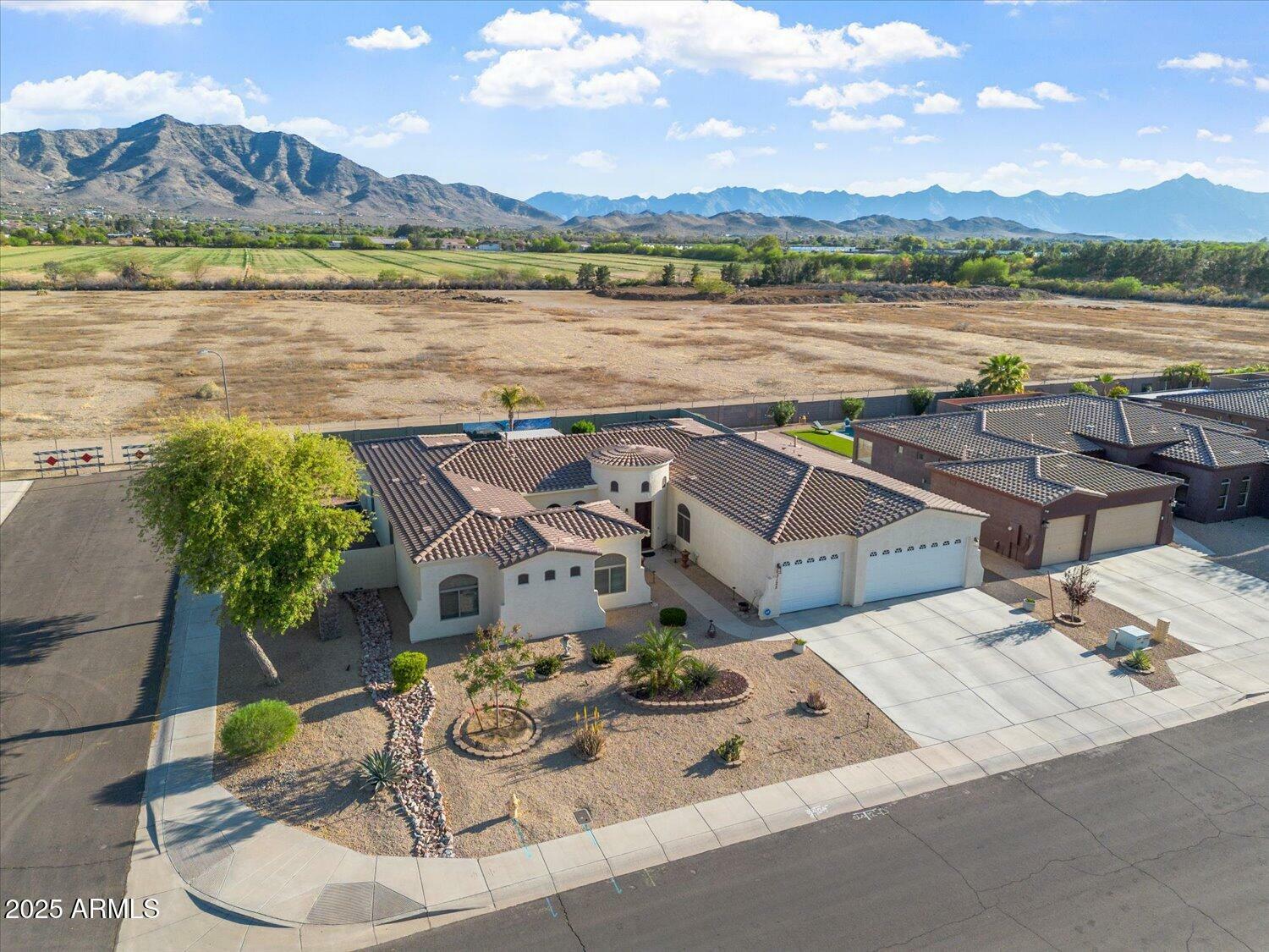Property Photo: 3125 W Desert Lane AZ 85339