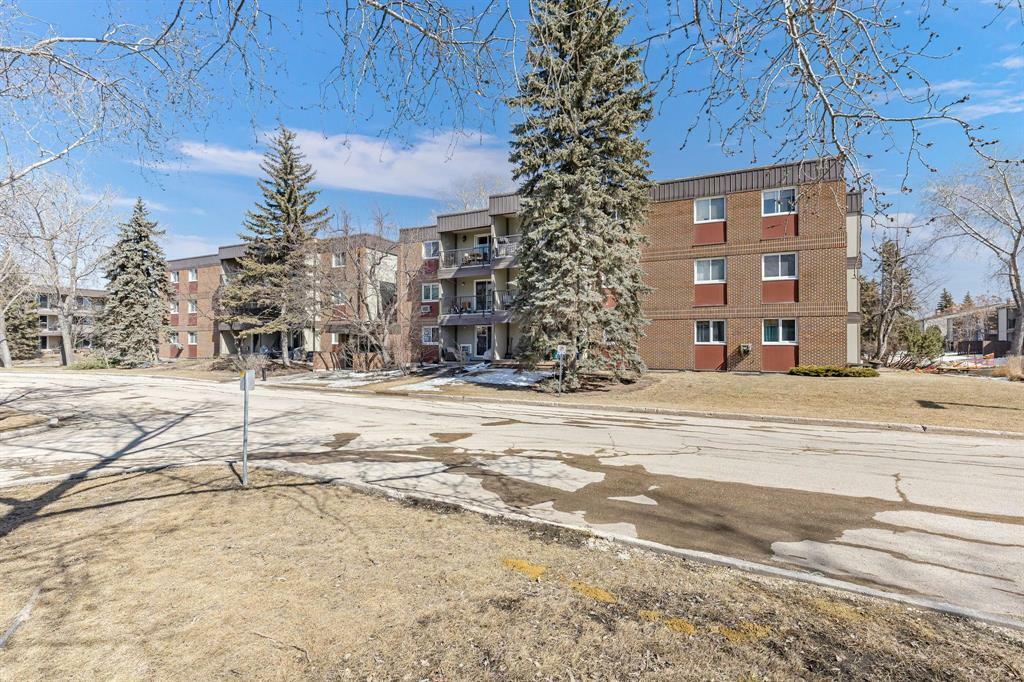 Property Photo: 470 Kenaston Boulevard MB R3N 1Z1