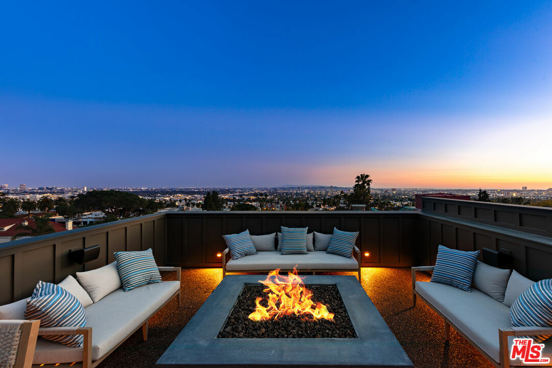 Property Photo: 1822 N Vista St CA 90046
