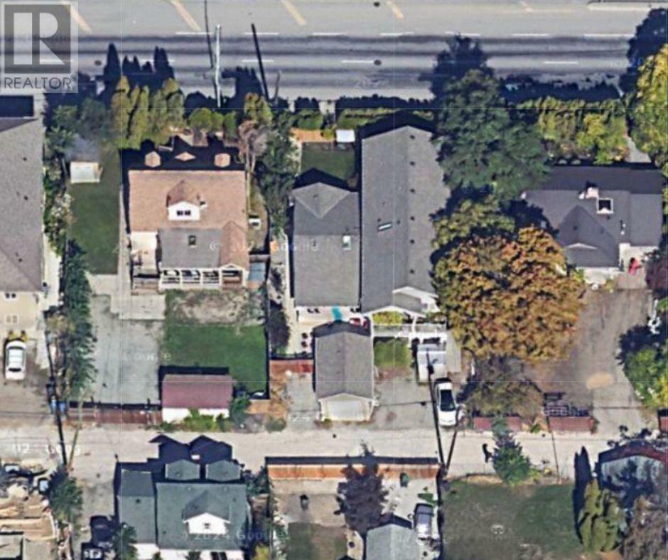 Property Photo:  1077 Clement Avenue 1  BC V1Y 7E3 