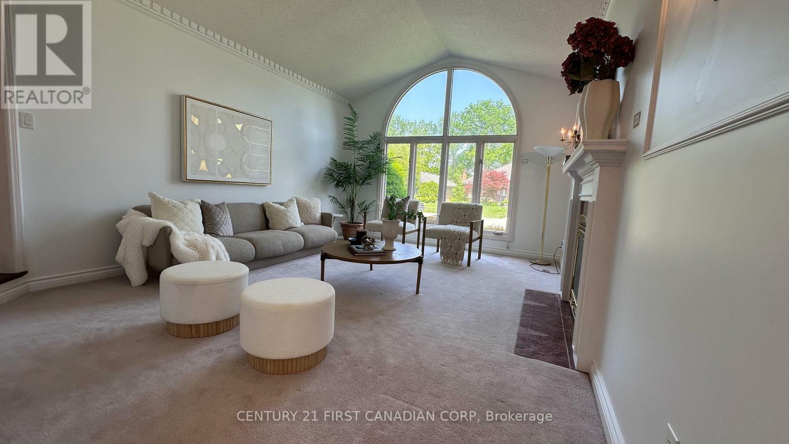 Photo de la propriété: 212 Timber Drive ON N6K 4B6