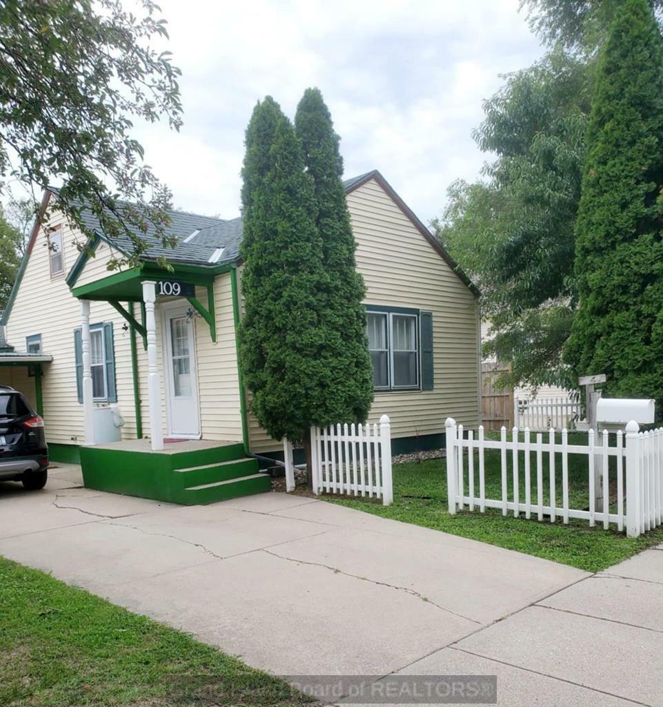 Property Photo: 109 W 11th St NE 68801