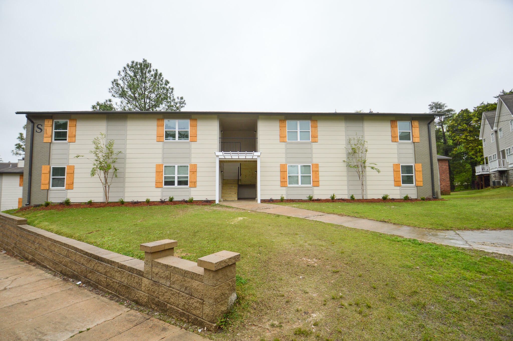 Property Photo: 1120 E Lee Blvd MS 39759