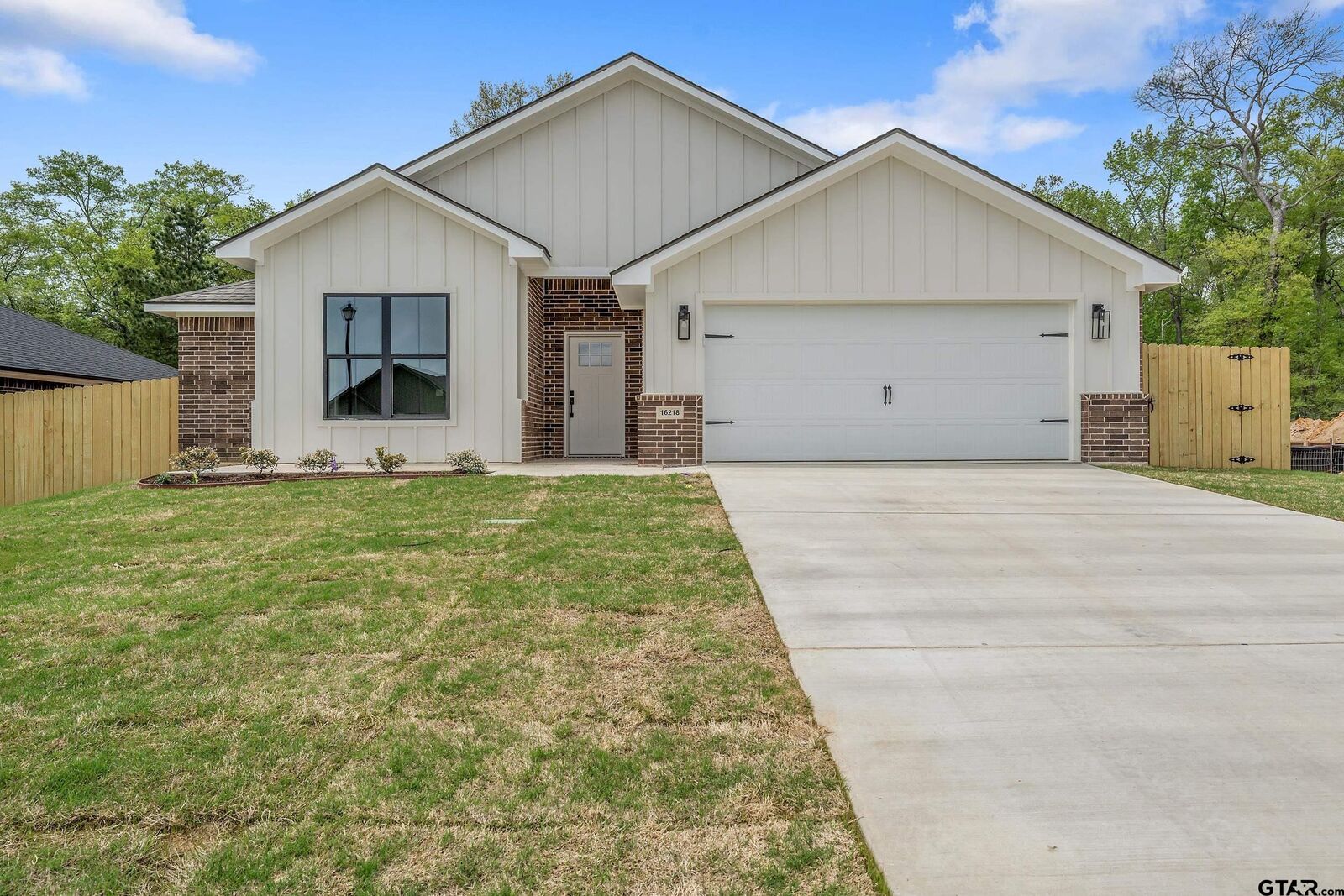 Property Photo: 16218 Crossing Circle TX 75771