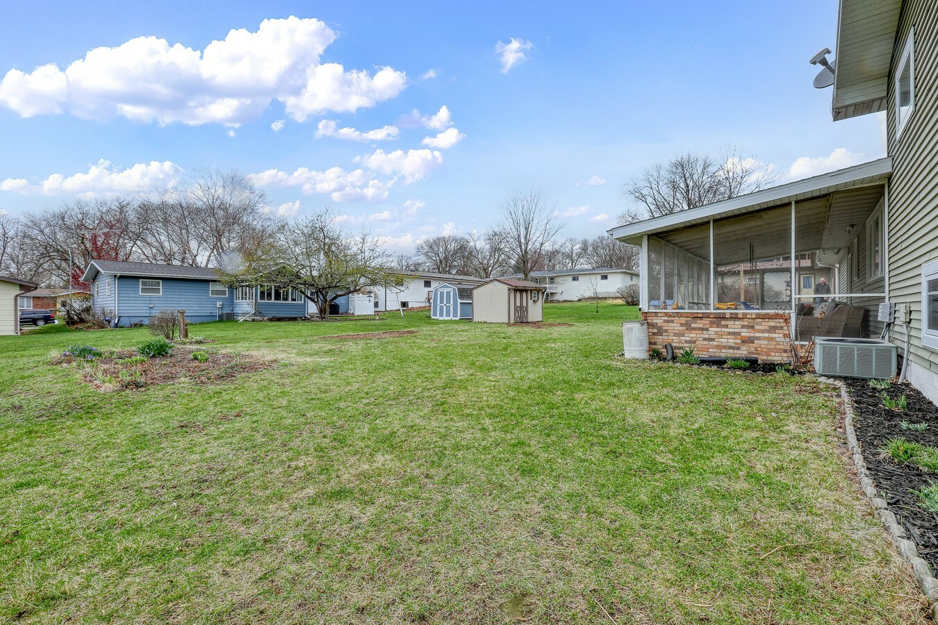 Property Photo: 409 Farmer Street IA 50219