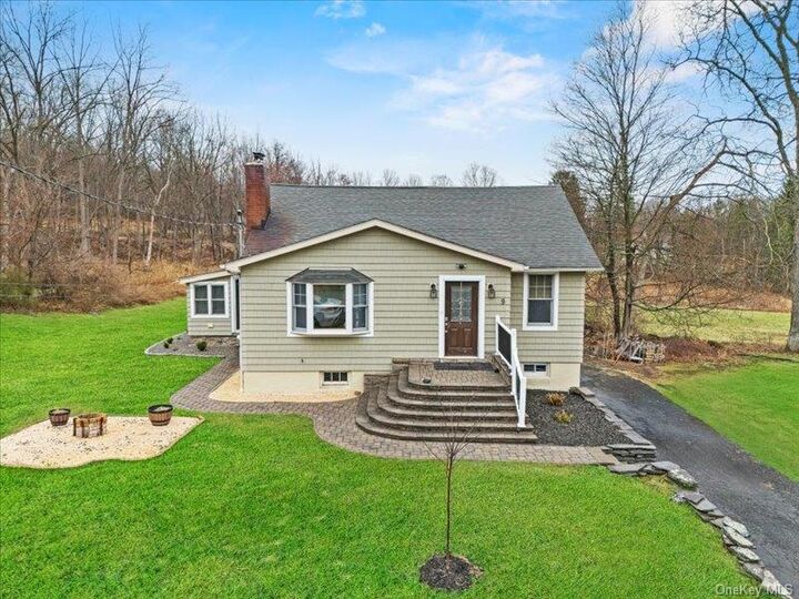 Property Photo:  9 Emboden Avenue  NY 10963 