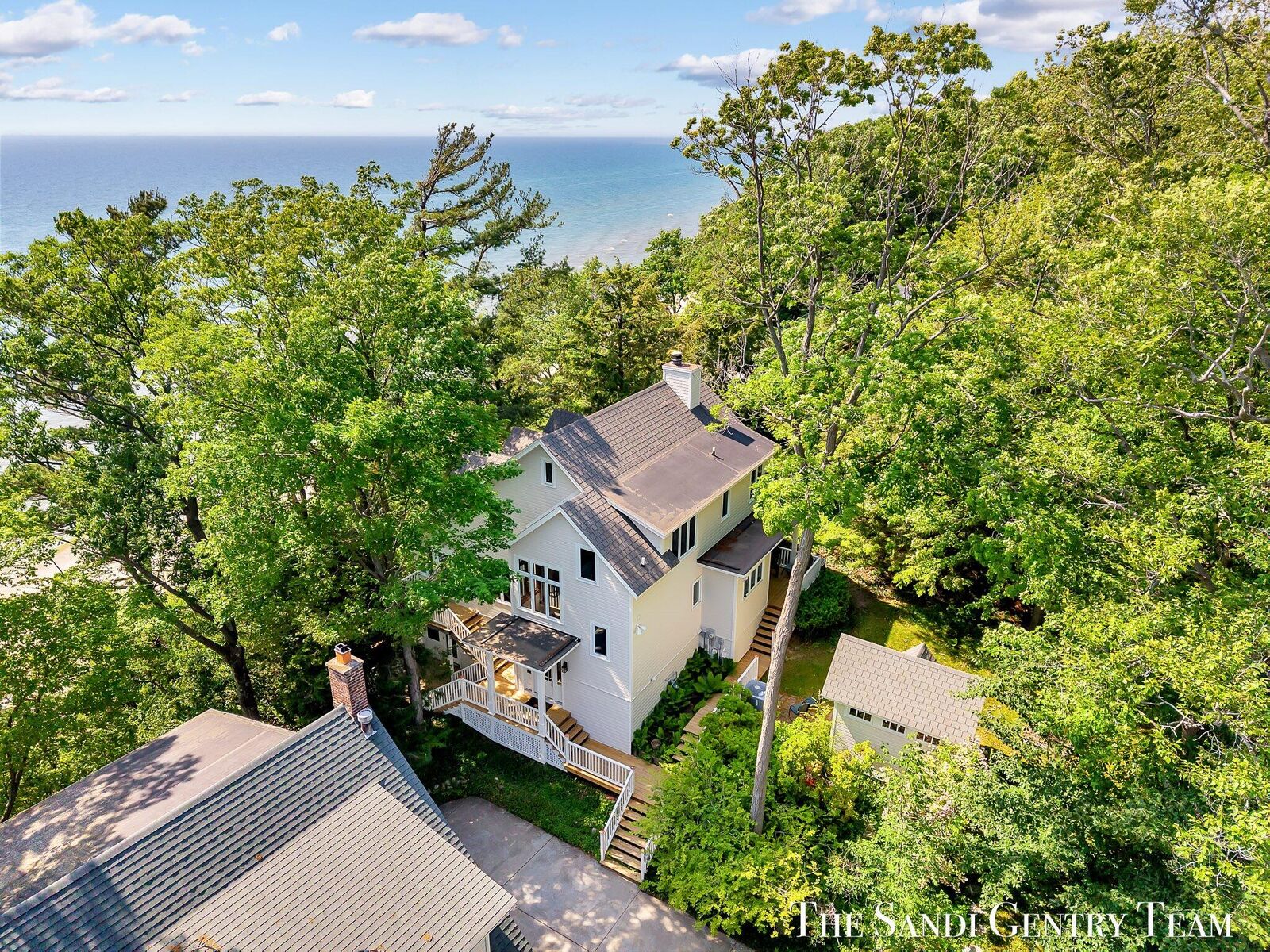 Property Photo:  18215 Spindle Drive  MI 49417 