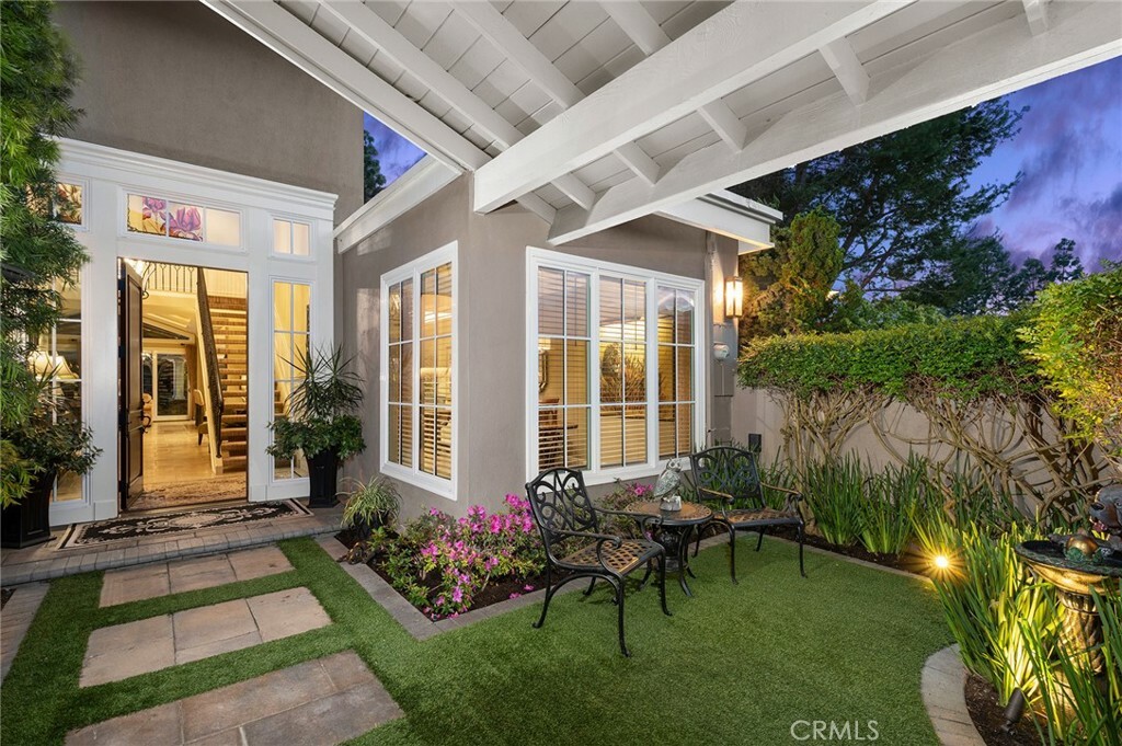 Property Photo: 6 Rue Cannes CA 92660