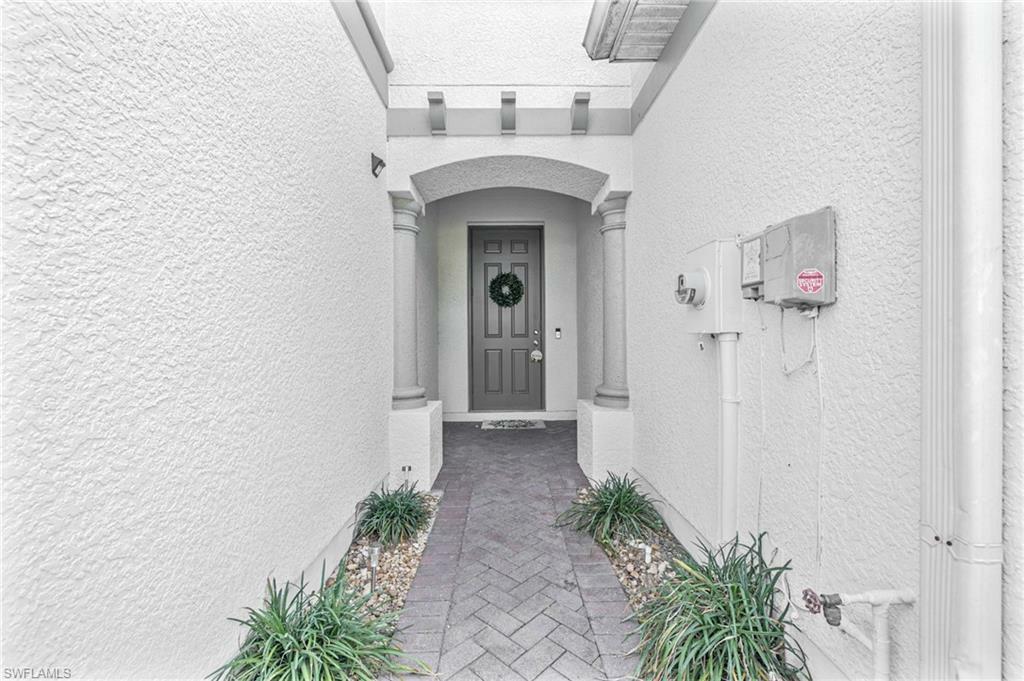 Property Photo:  19571 Bowring Park Rd 102  FL 33967 