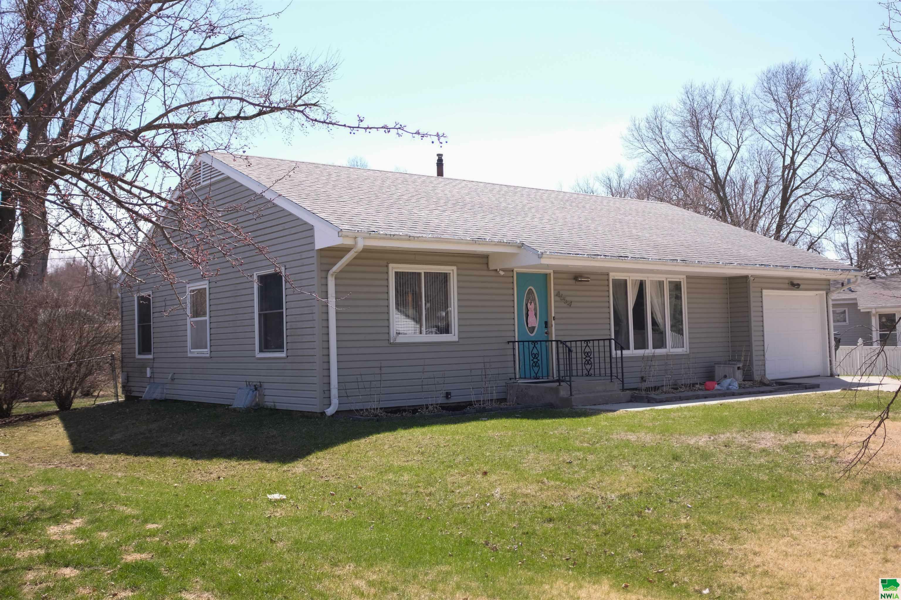 Property Photo: 4654 Meadow Ln IA 51104