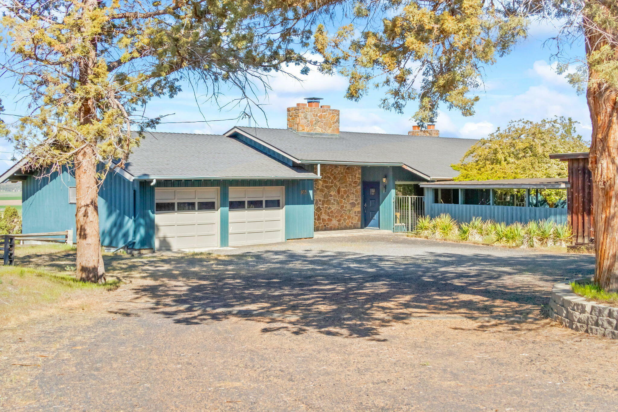 Property Photo: 915 NE Wyoming Drive OR 97754