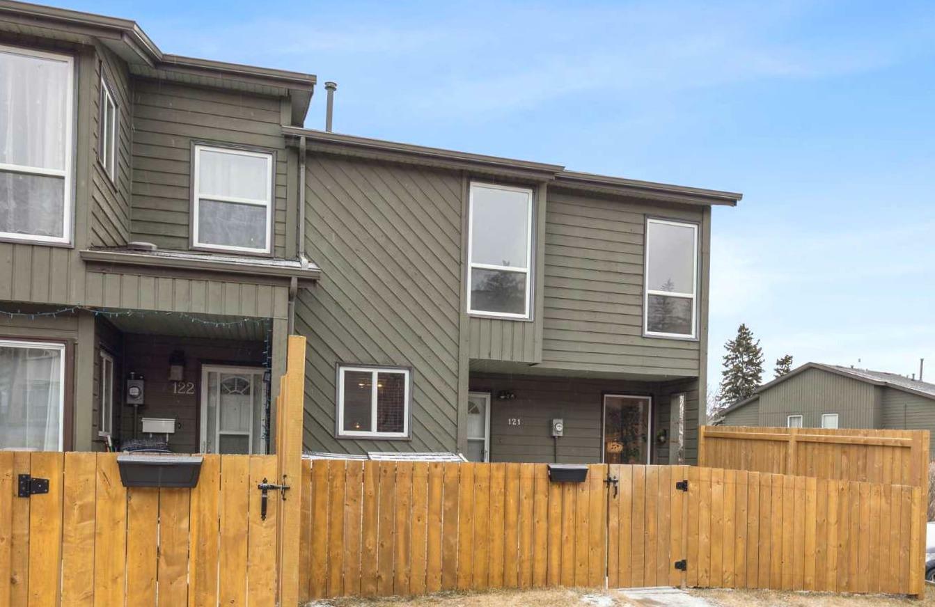 Property Photo: 420 Grier Avenue NE 121 AB T2K 5X6