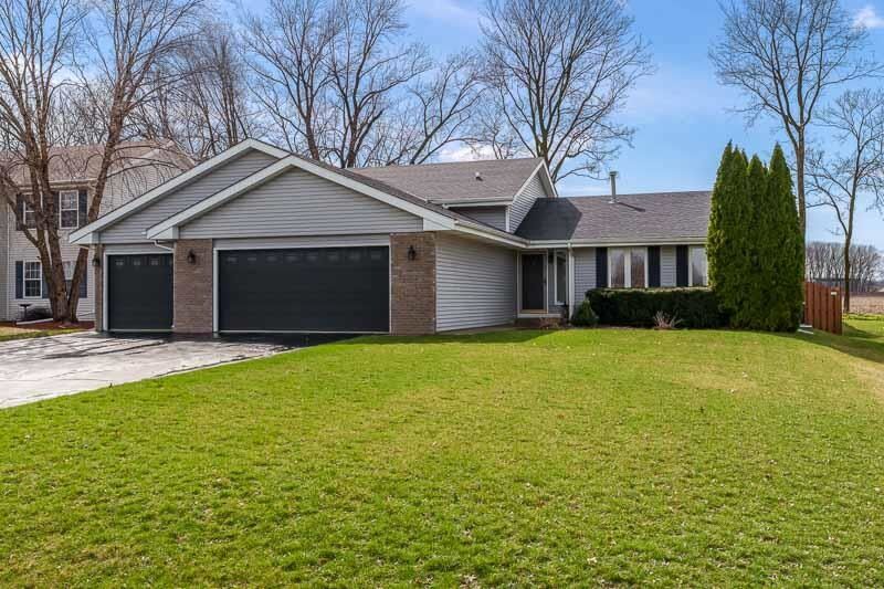 Property Photo: 10542 Meadowsweet IL 61073