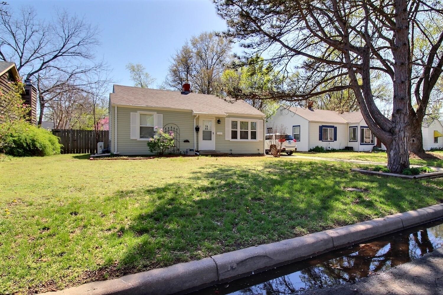 Property Photo: 1521 W 19th St N KS 67203