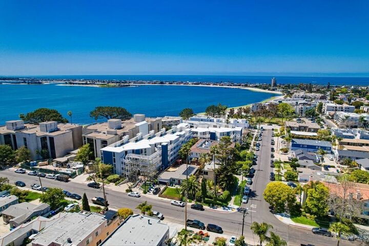 Property Photo:  4016 Gresham Street B3  CA 92109 