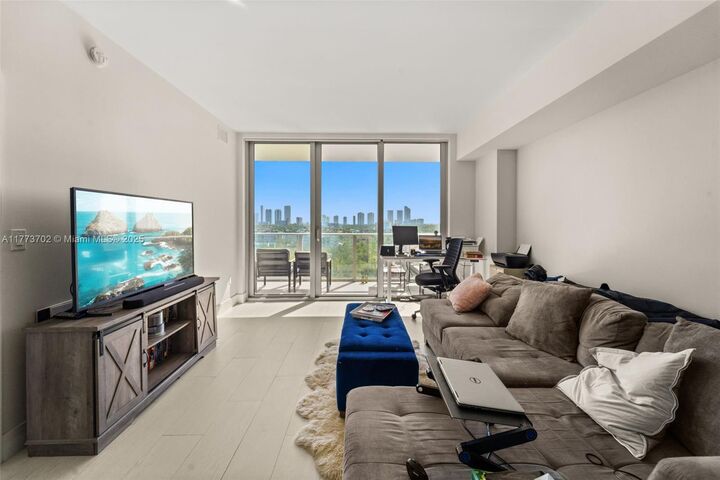 Property Photo: 16385 Biscayne Blvd 1019 FL 33160