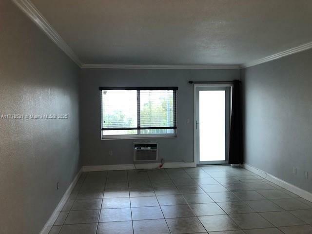 Property Photo: 641 Espanola Way 32 FL 33139
