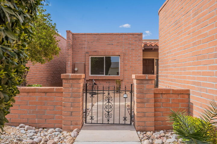 Property Photo:  1594 W Calle Hacienda  AZ 85622 