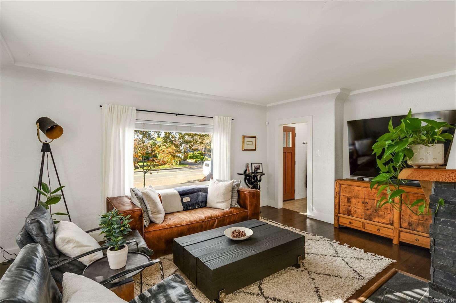Property Photo: 2917 Foul Bay Rd BC V8R 5C7