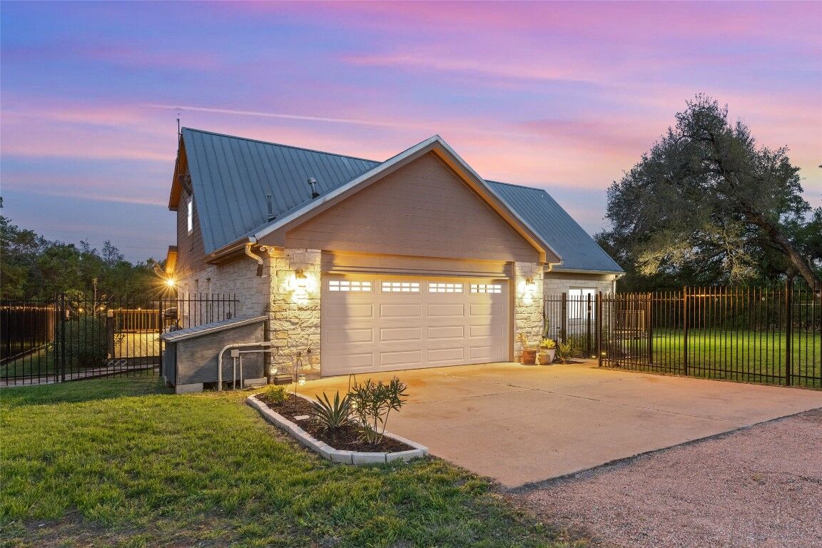 Property Photo: 260 County Road 413 TX 78669