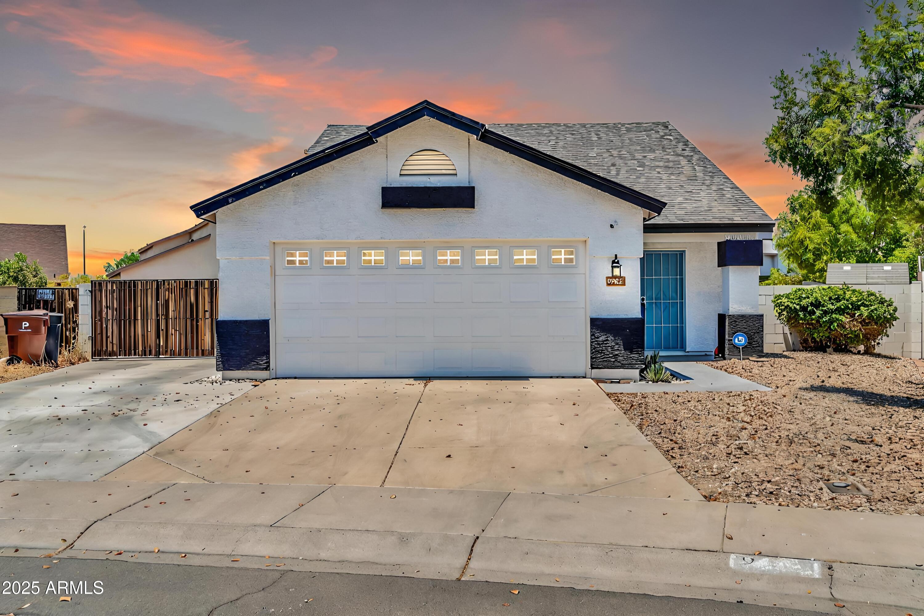 Property Photo:  9962 N 76th Lane  AZ 85345 