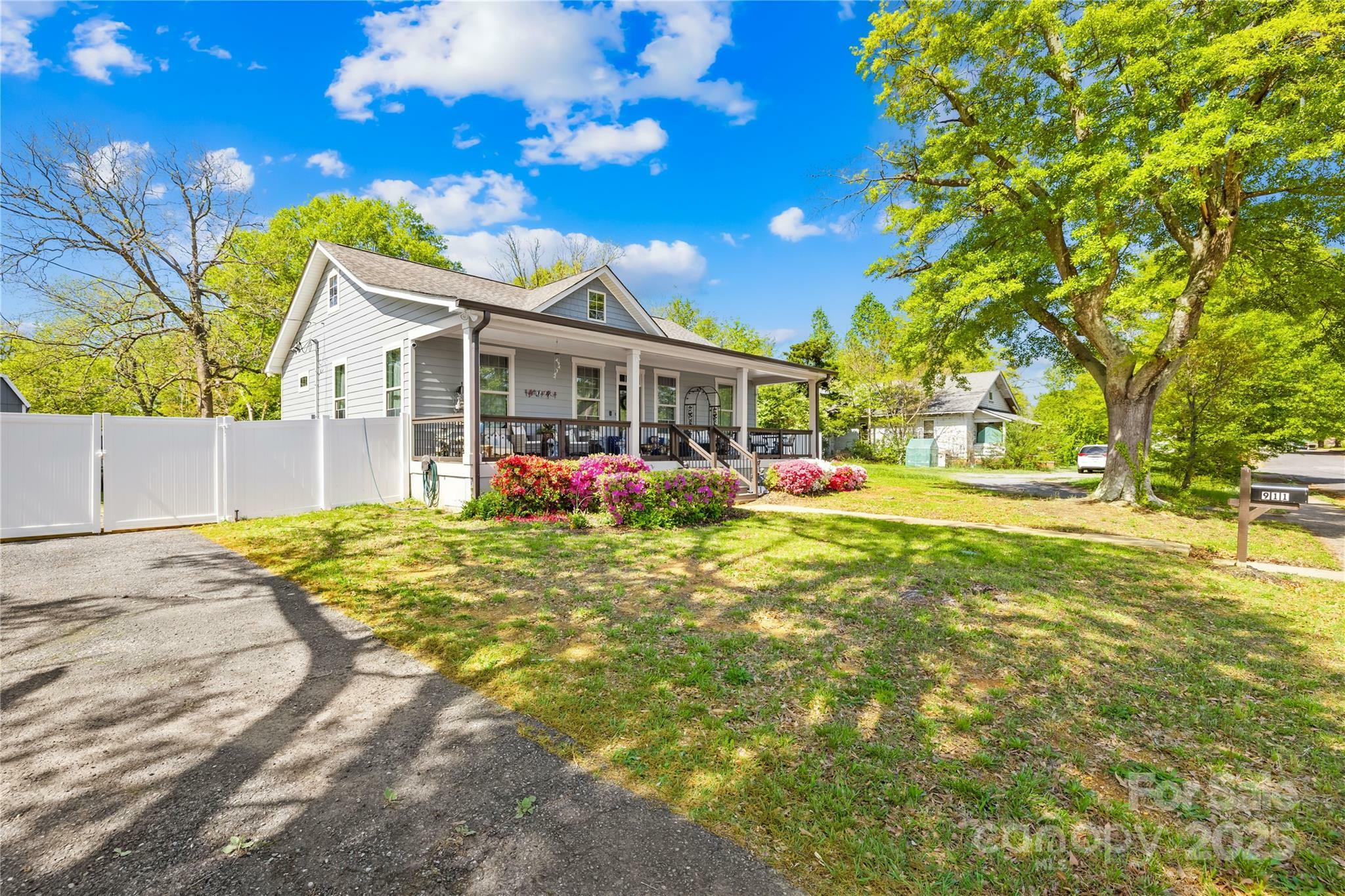 Property Photo: 911 Earl Street NC 28150