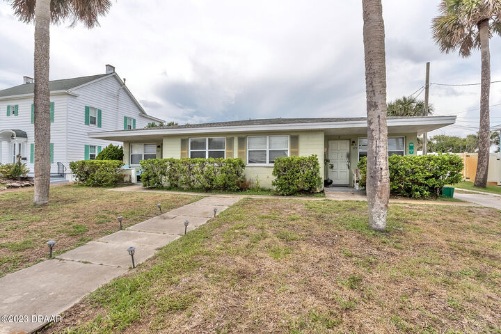 927 N Grandview Avenue  Daytona Beach FL 32118 photo