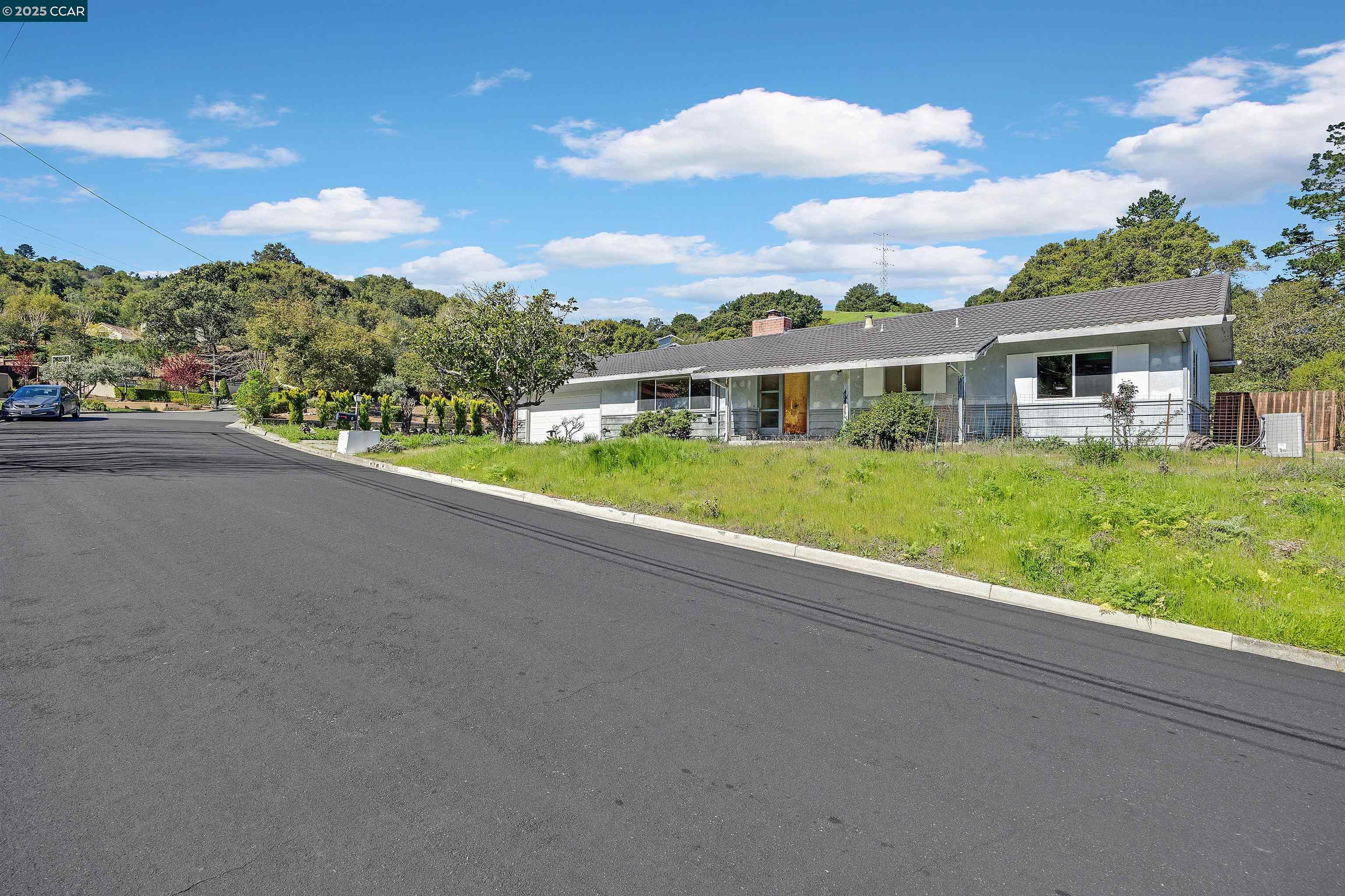 Property Photo: 6 Kimberly Dr CA 94556