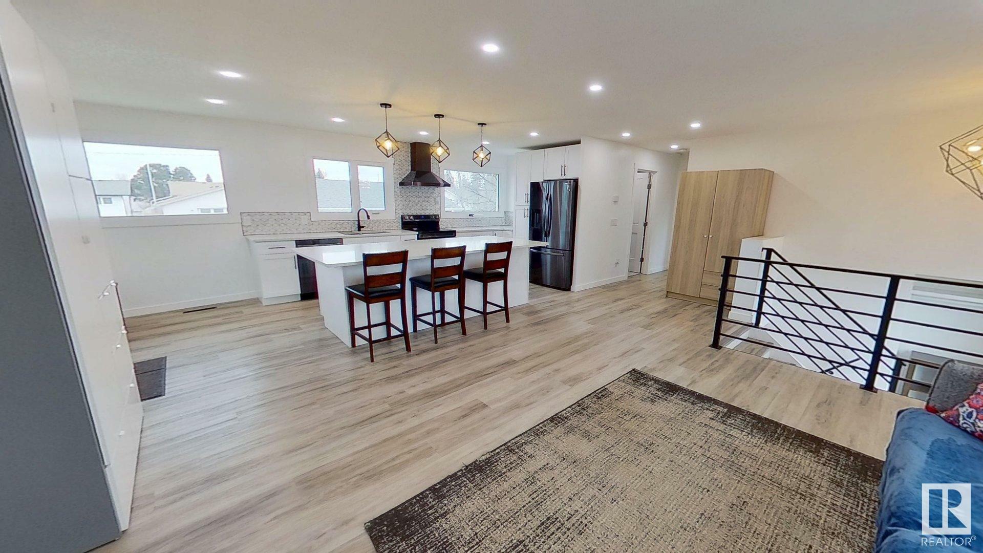 Property Photo: 6719 94B Avenue NW AB T6B 0Z5