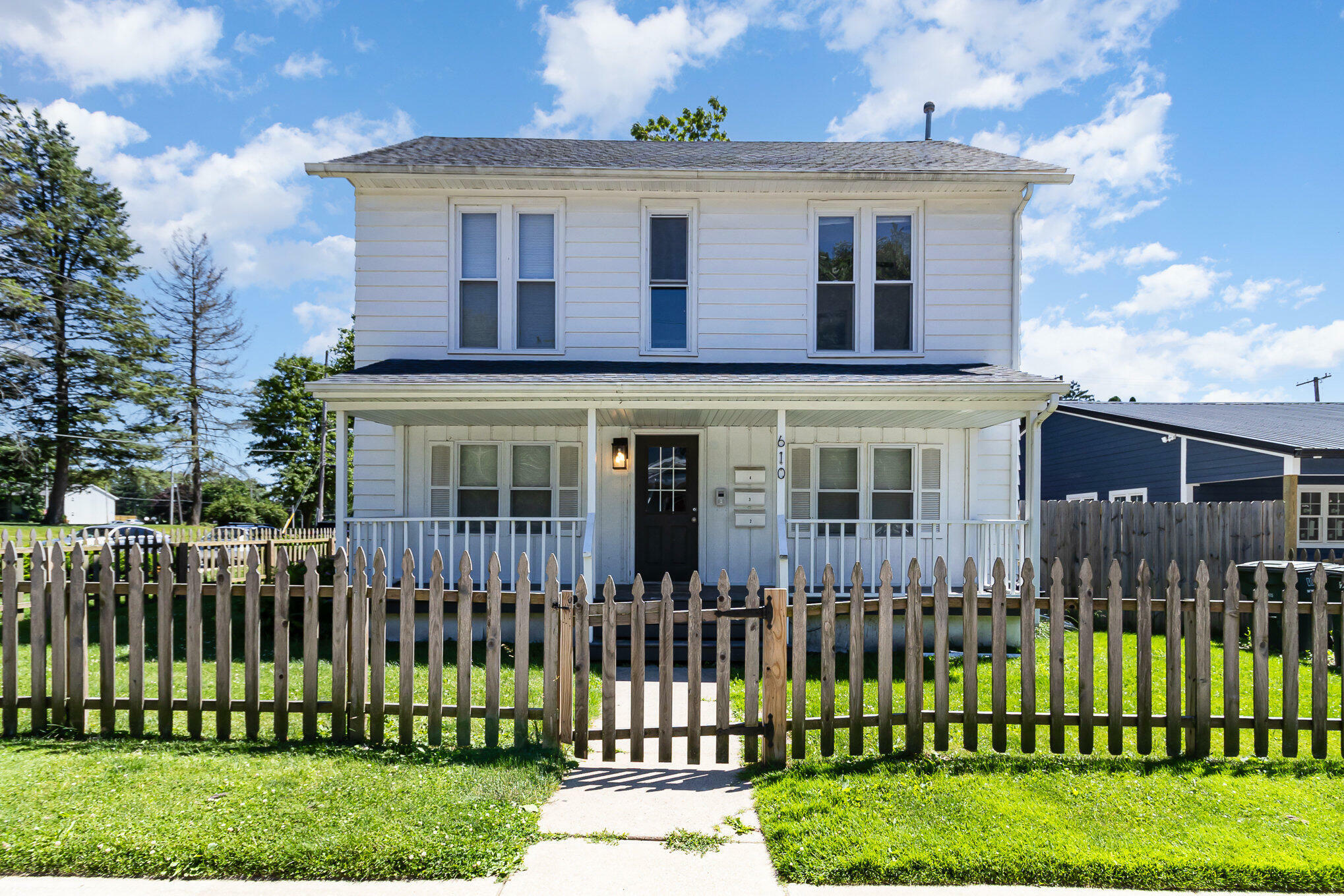 Property Photo: 610 Union Street 4 IN 46383