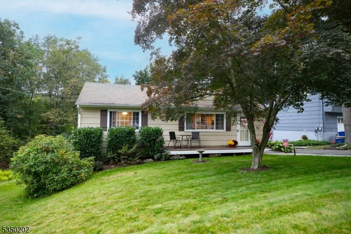 7 Como Ter  Jefferson Twp. NJ 07849 photo