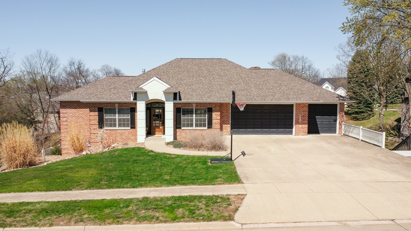 Property Photo: 2312 Drenthe Laan Lane IA 50219