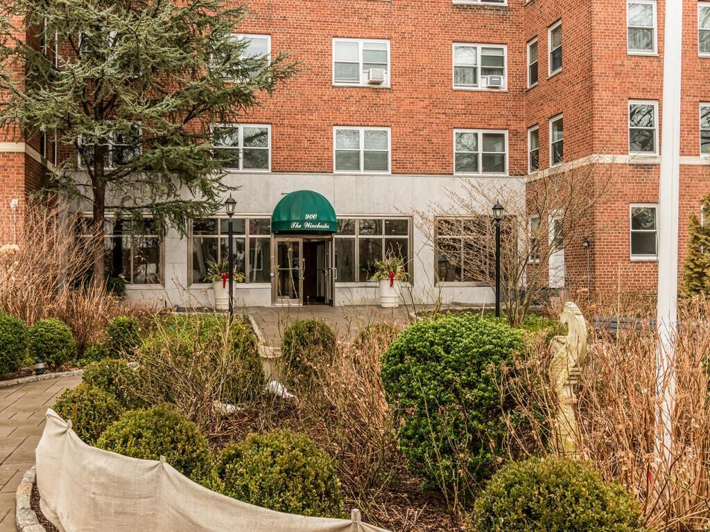 Property Photo: 900 Palmer Road 3E NY 10708