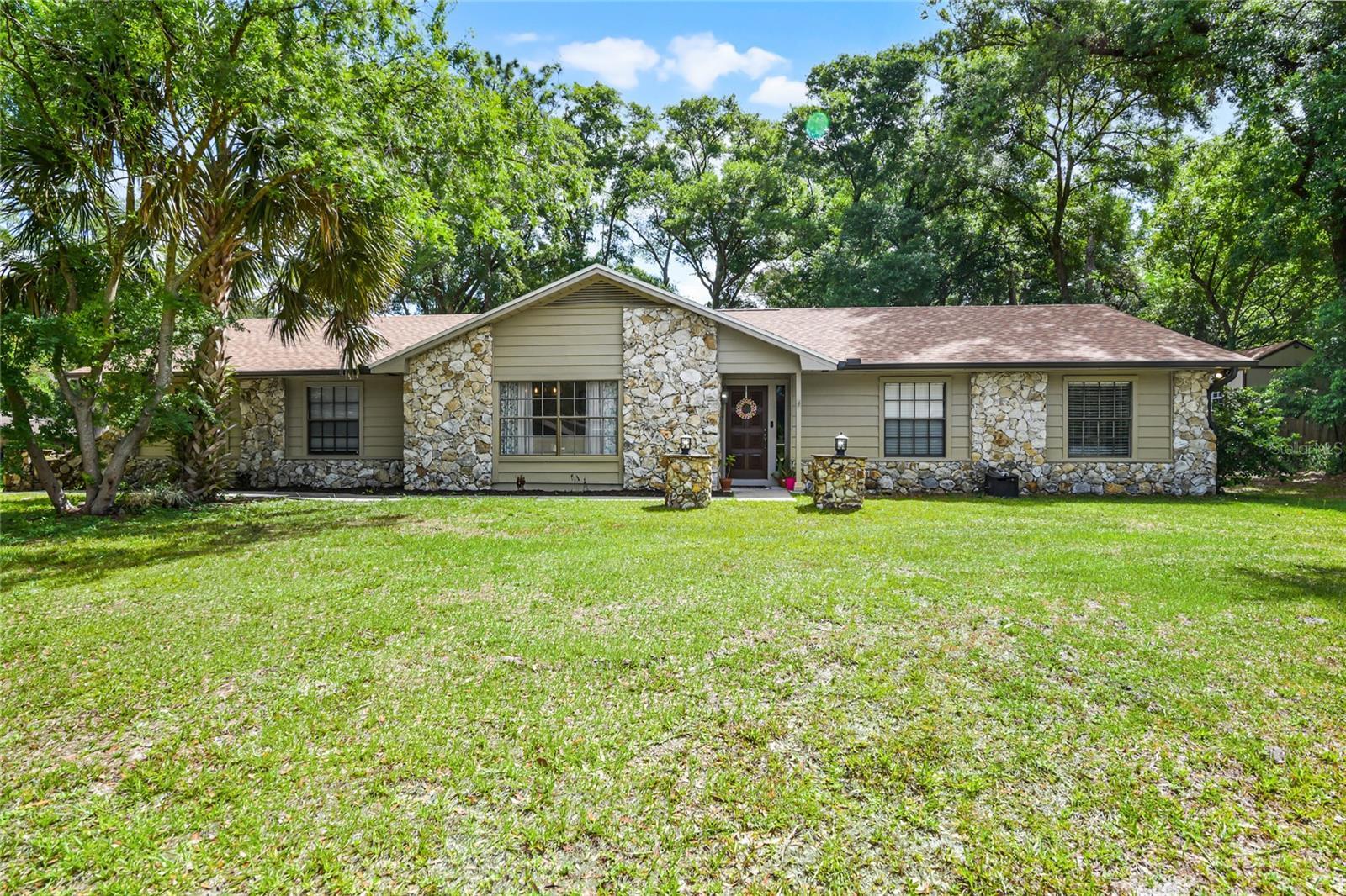 Property Photo: 889 Torchwood Drive FL 32724