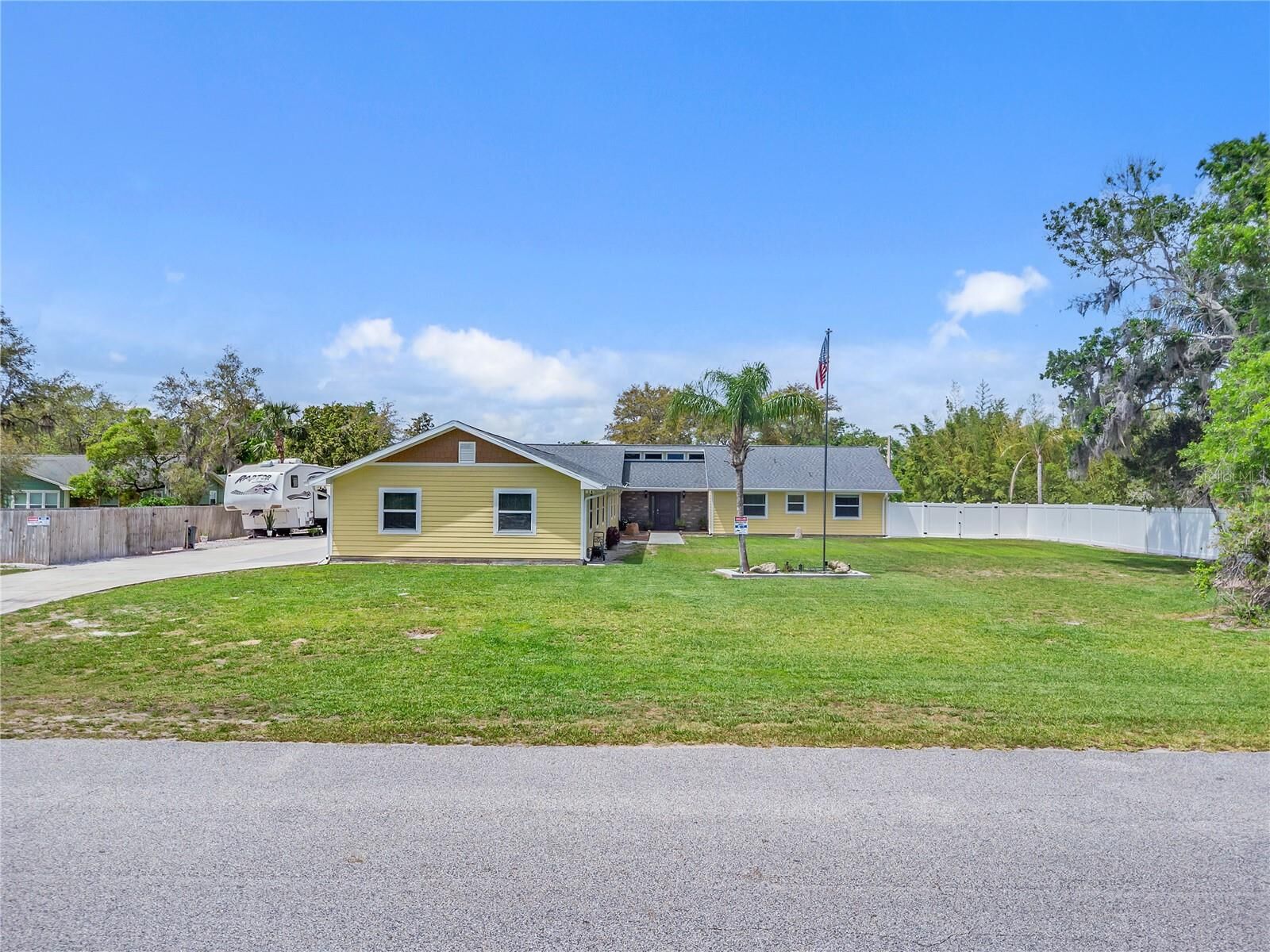 Property Photo: 5800 Spruce Creek Woods Drive FL 32127