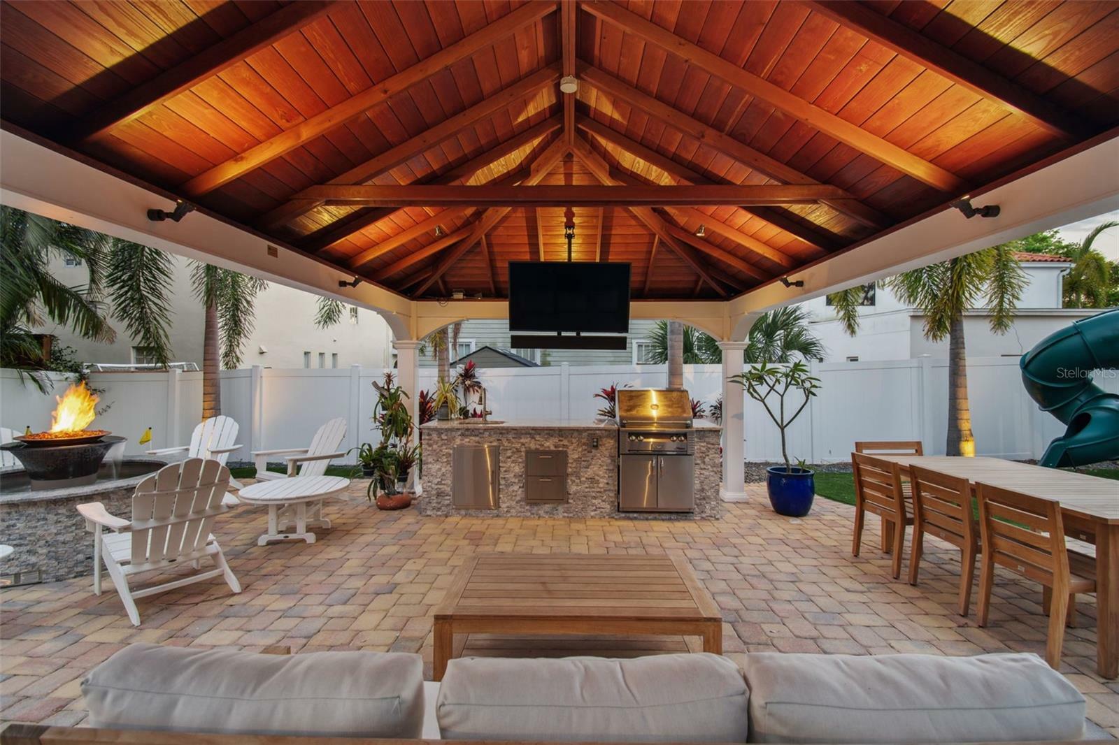 Property Photo: 3006 W Angeles Street FL 33629