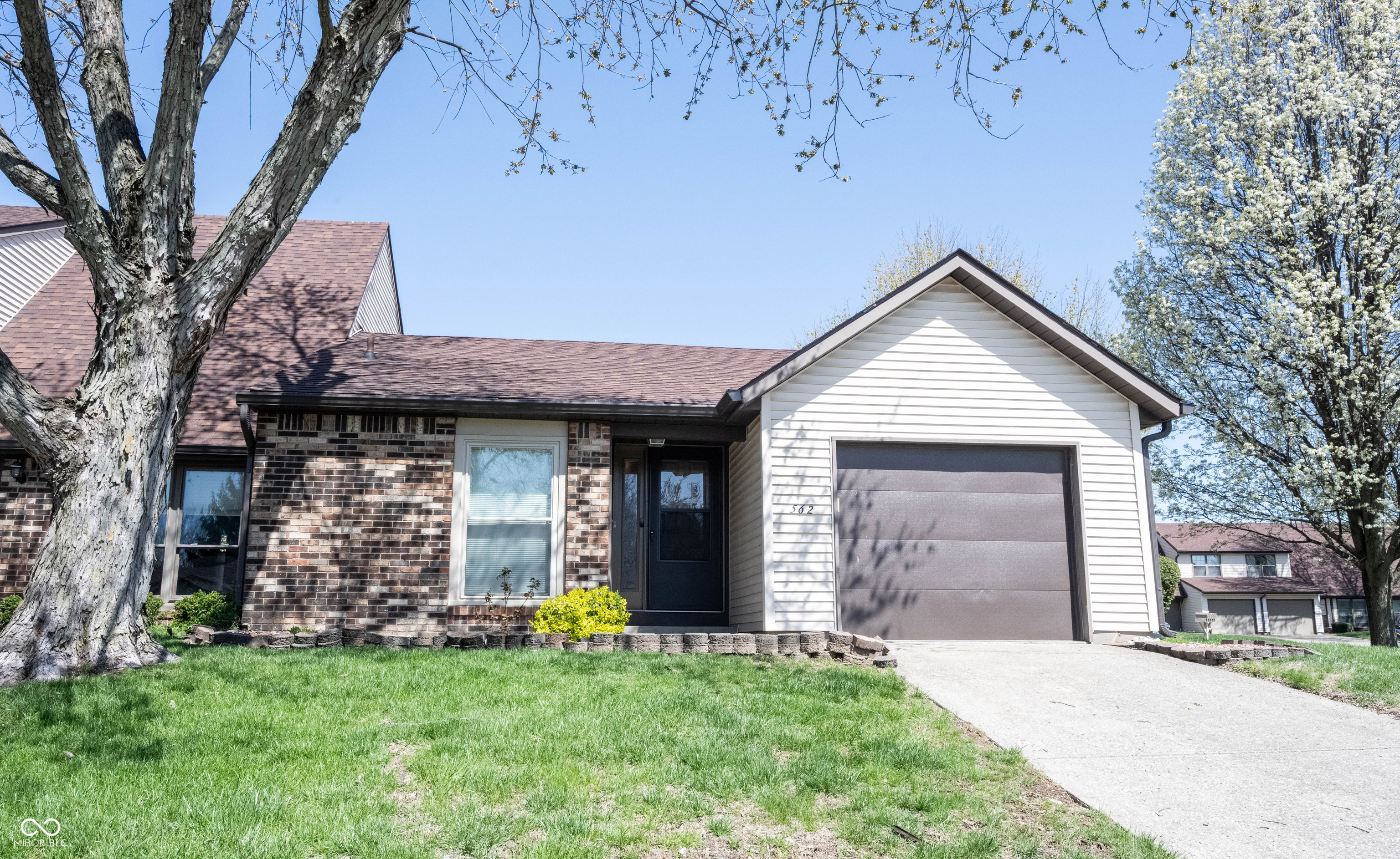 Property Photo:  562 Monte Vista Drive  IN 46143 
