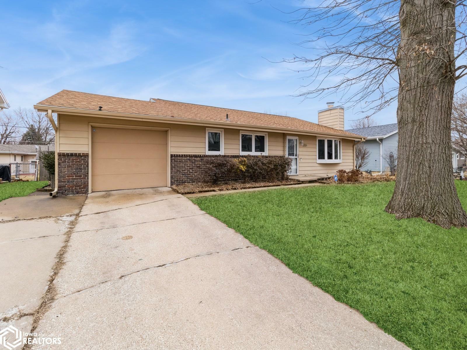 Property Photo: 2006 Catalina Place IA 50158