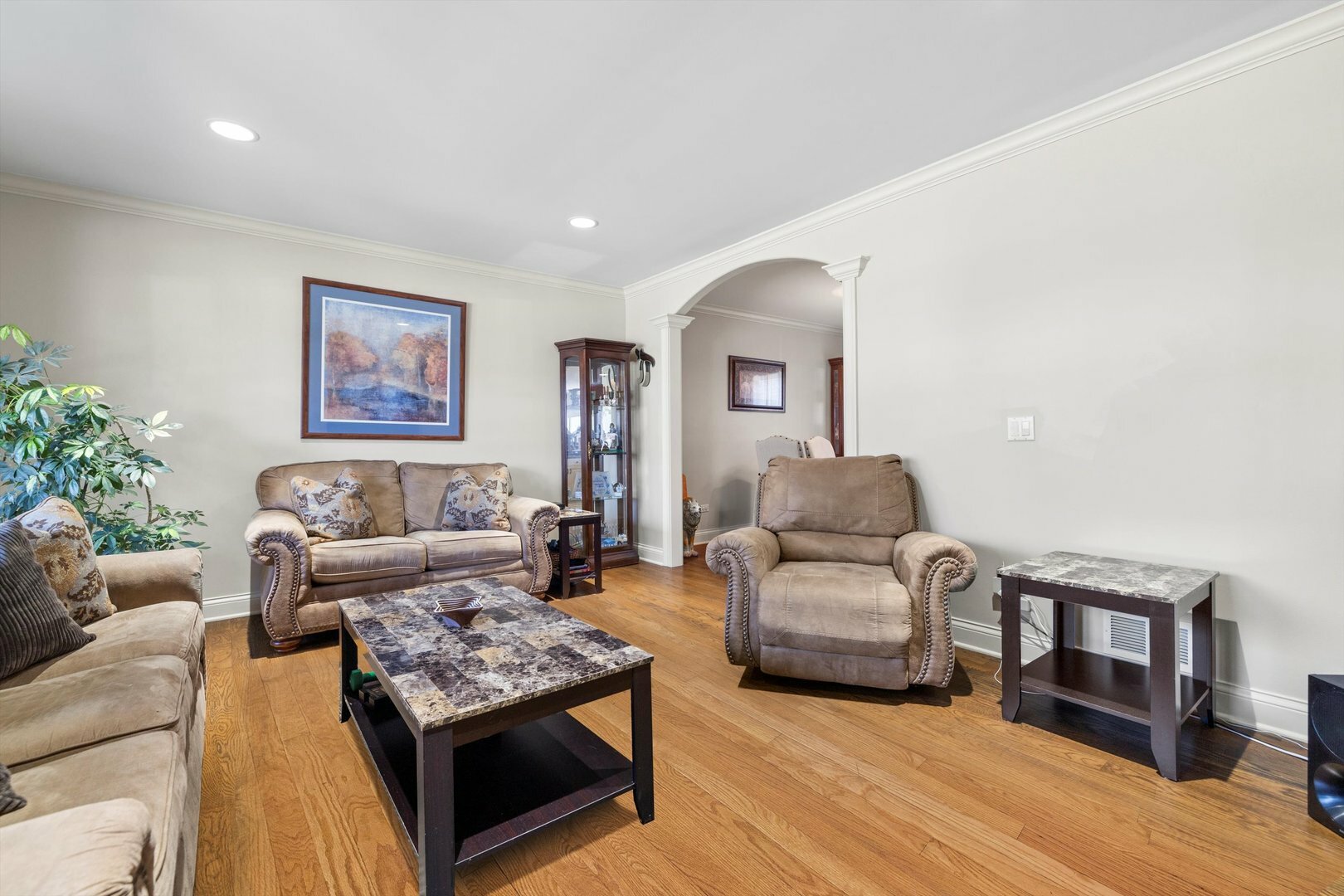 Property Photo: 913 French Drive IL 60060