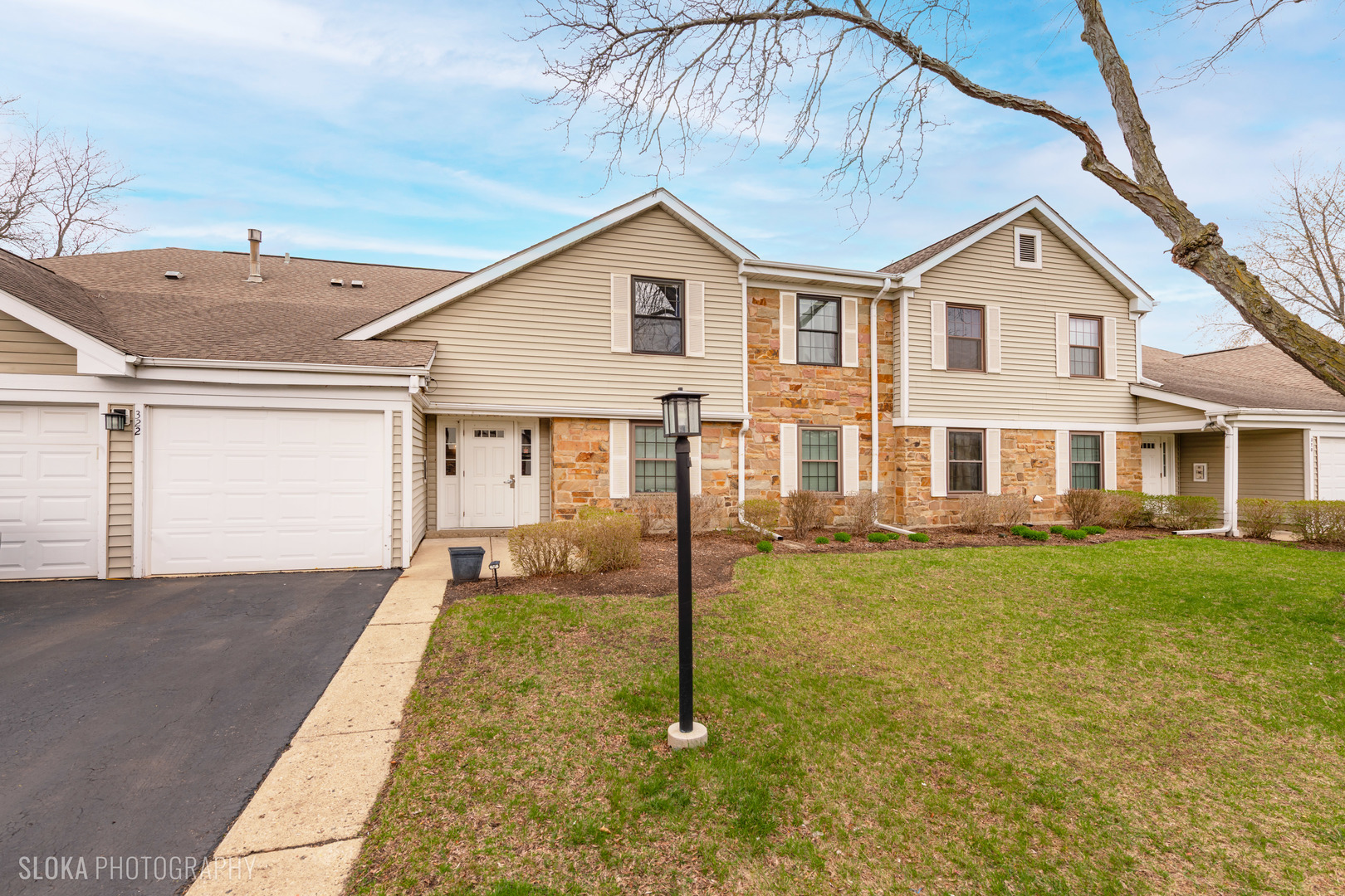 Property Photo: 322 Woodbury Court 1A IL 60193