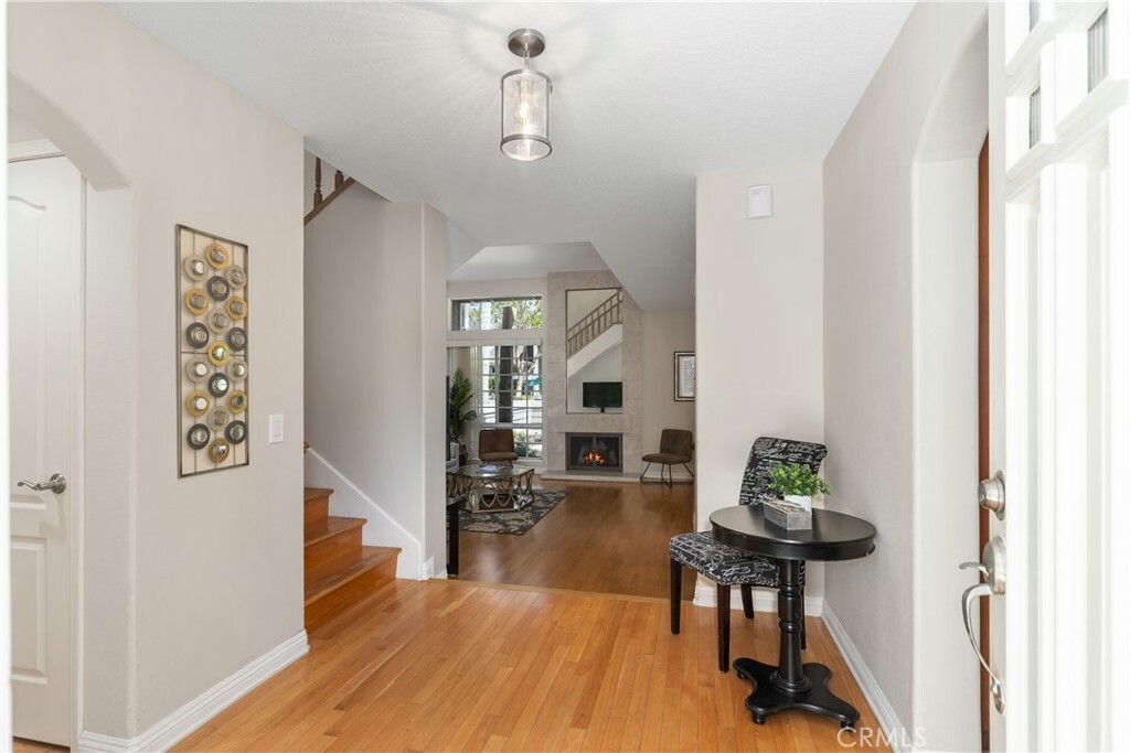 631 Holbrook Court 102  Long Beach CA 90803 photo