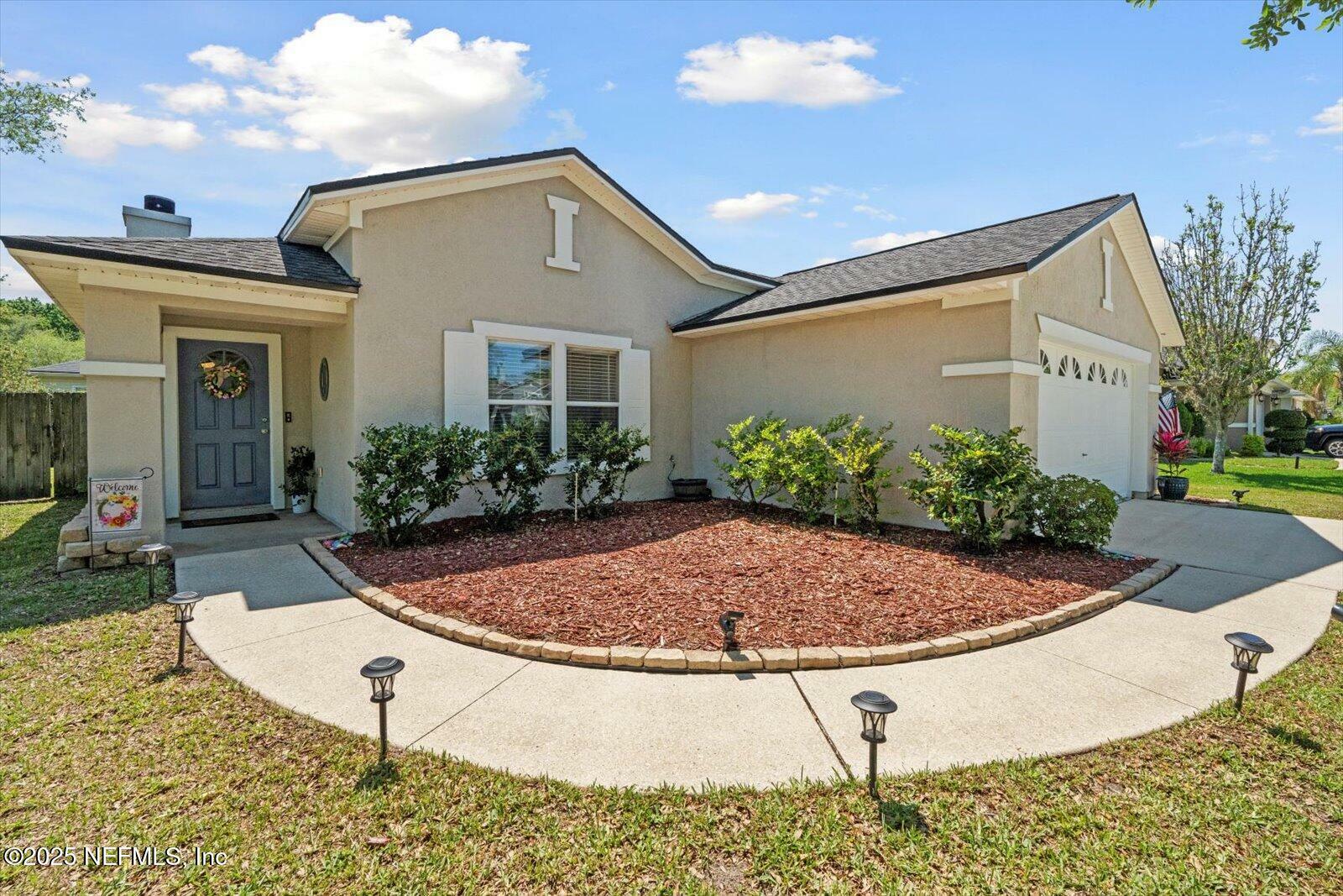 Property Photo: 1401 Heather Court FL 32092