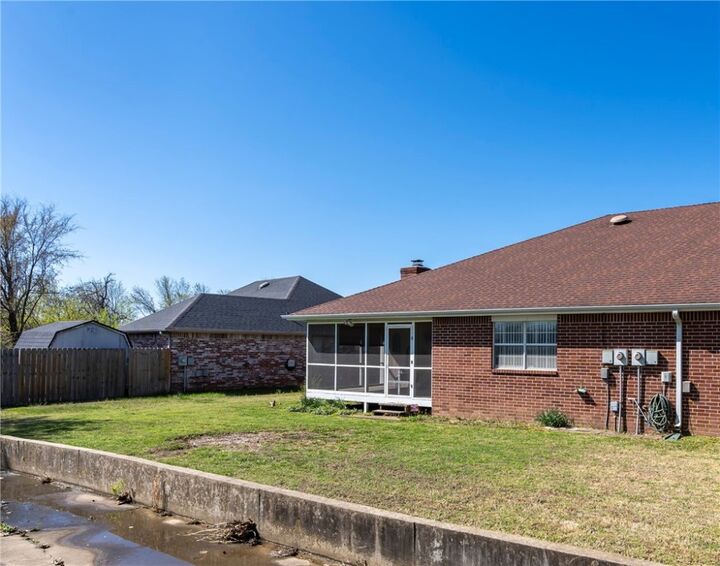 Property Photo:  825 Linden Street  AR 72756 