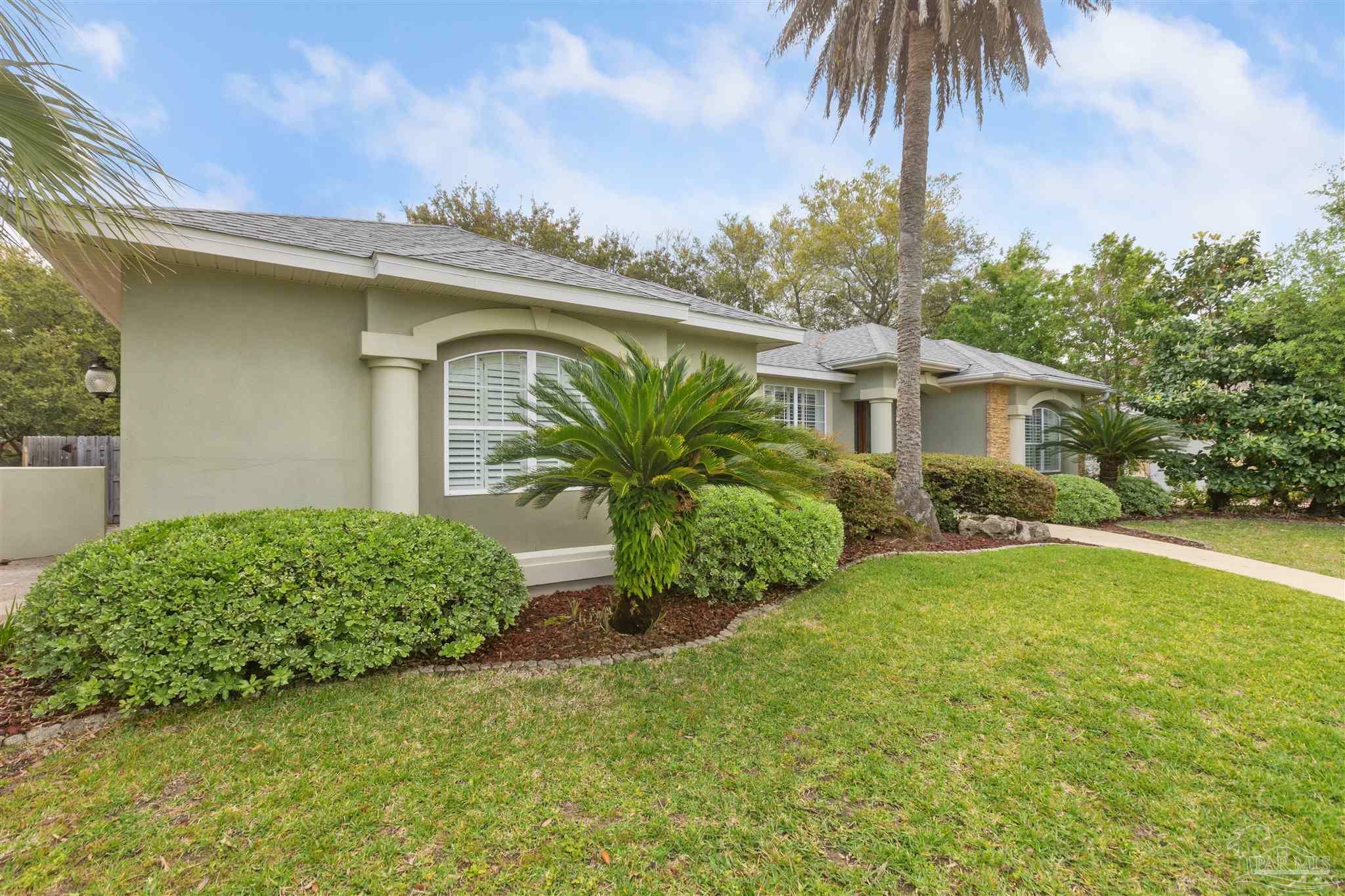 Property Photo: 1166 Grand Pointe Dr FL 32563