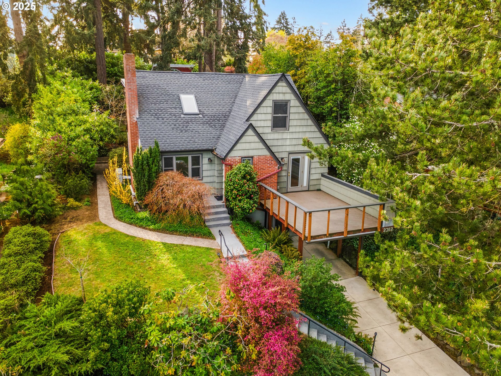 Property Photo: 2362 Charnelton St OR 97405